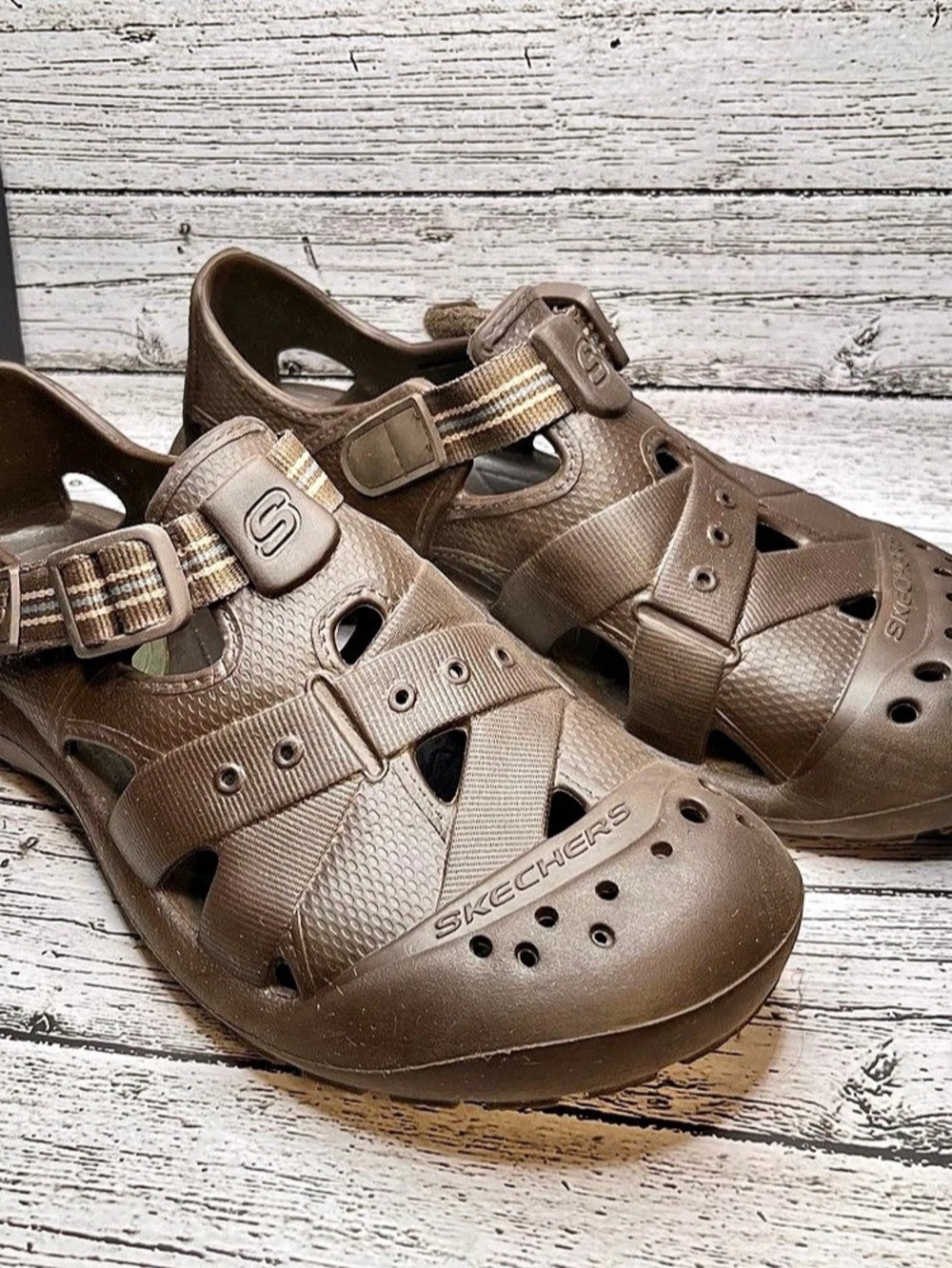 Skechers Closed Toe Fisherman Sandals in Brown Size 8